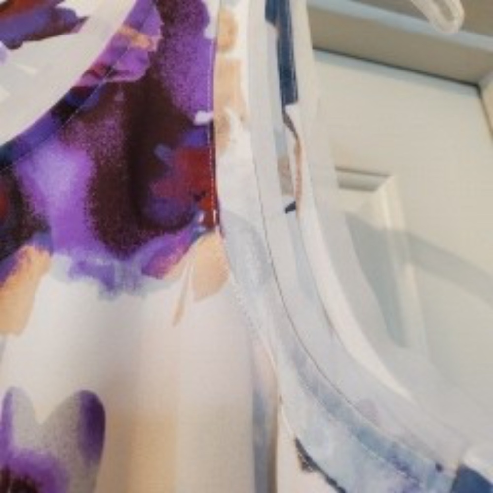 Simply Vera By Vera Wang Beautiful White Floral Sleeveless Tunic Top SMALL - Picture 2 of 4